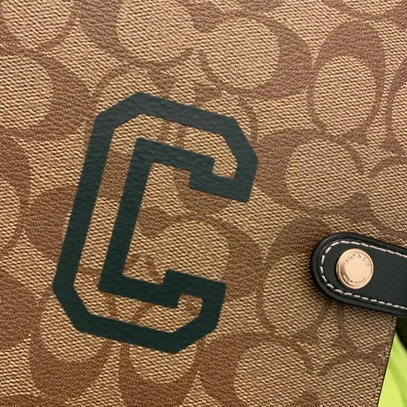 NOTEBOOK IN SIGNATURE CANVAS WITH VARSITY MOTIF
